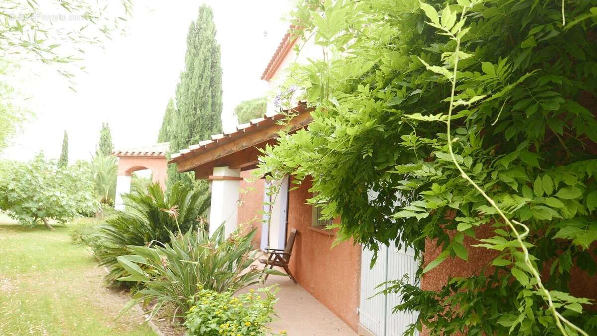 Maison à VILLENEUVE-DE-LA-RAHO