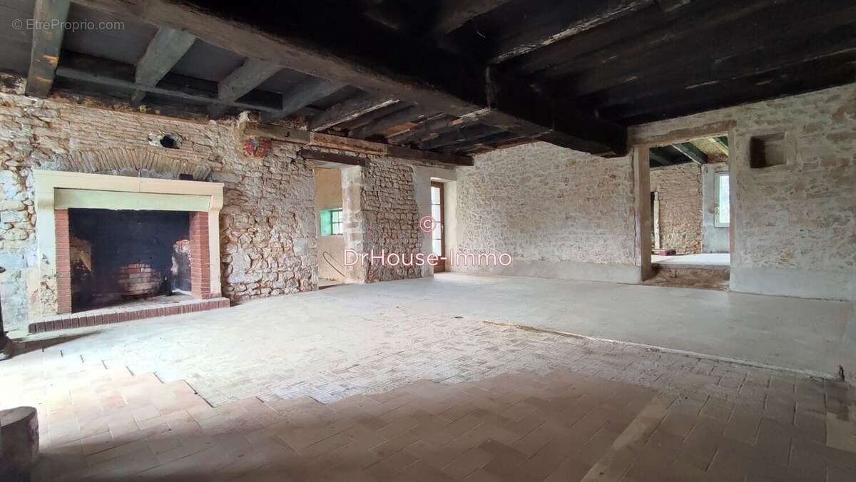 Maison 326 m² à Pleuville  - photo 5