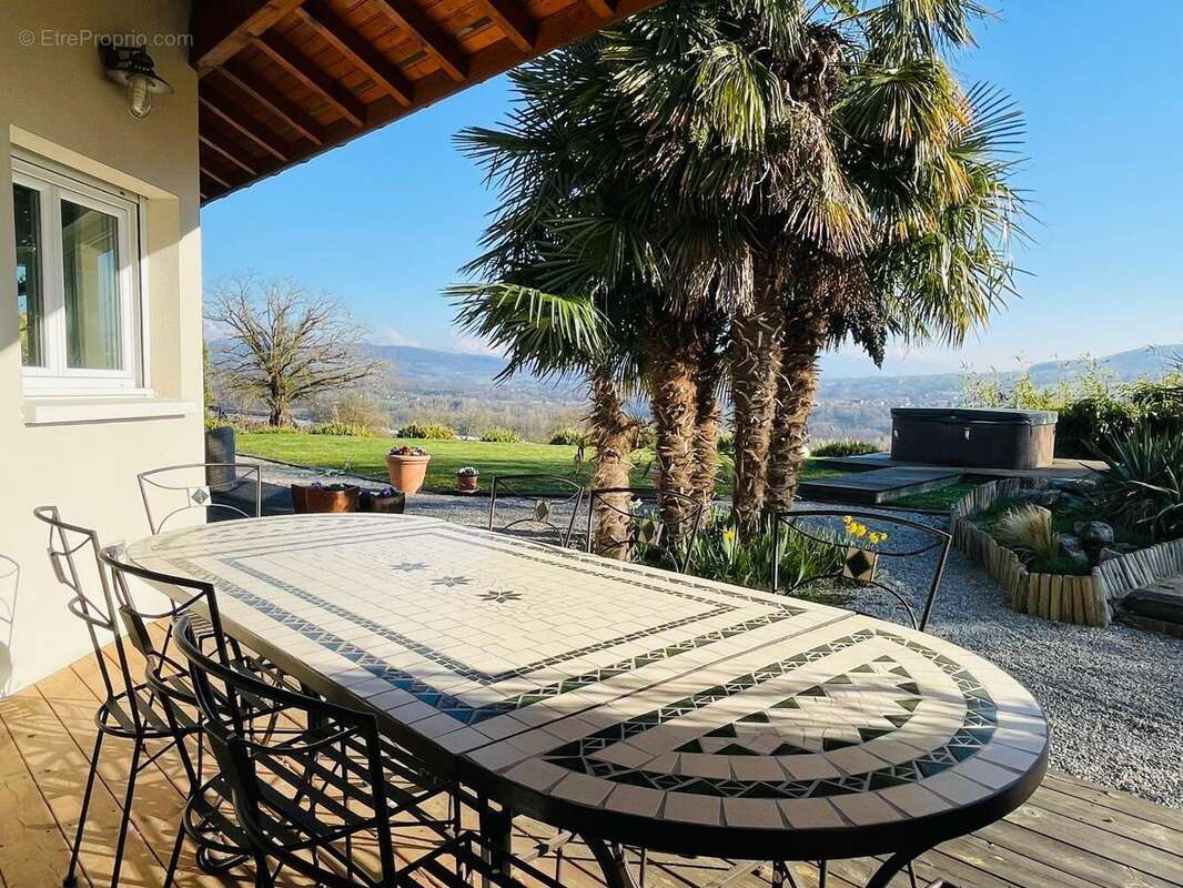 Maison à CONTAMINE-SARZIN