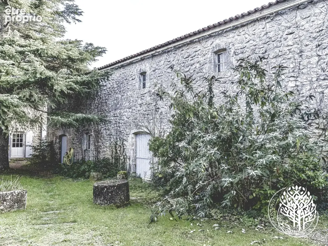 Logis saintongeais et ses dedendances restaurees hors perimetre inondation - photo 12