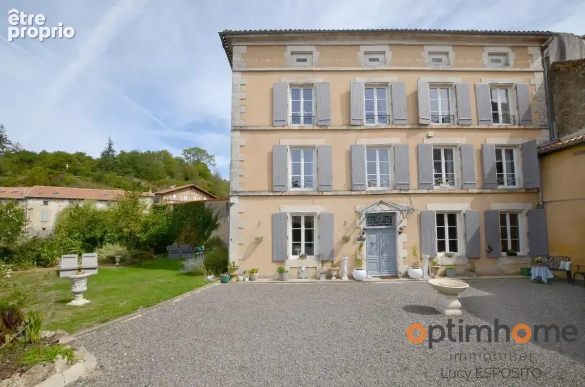 Maison à CONFOLENS