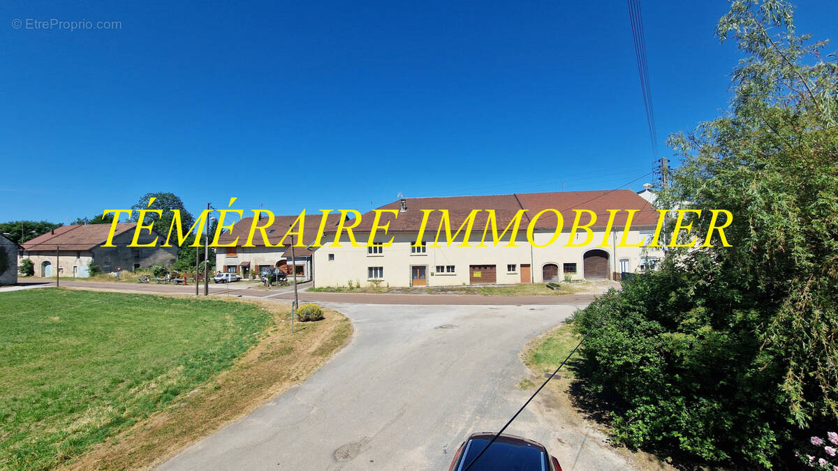 Maison à MONT-SUR-MONNET