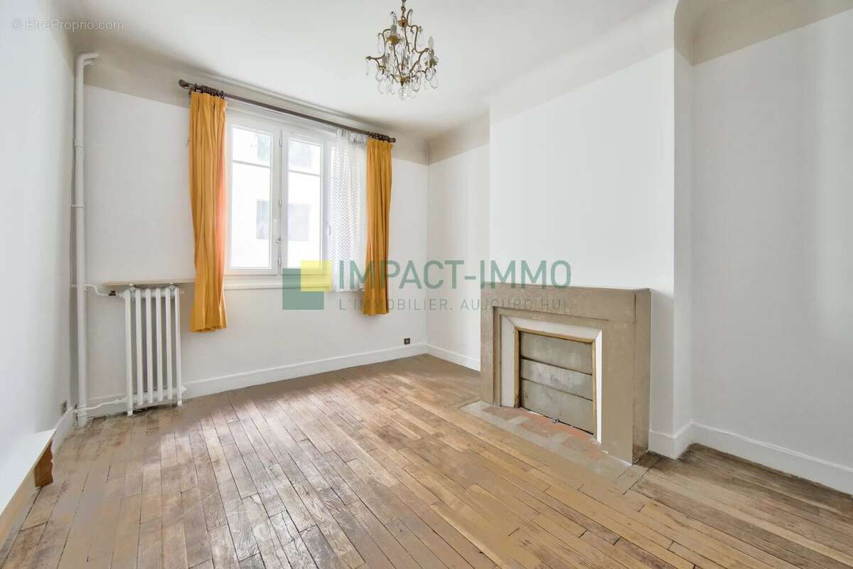 Appartement à COURBEVOIE