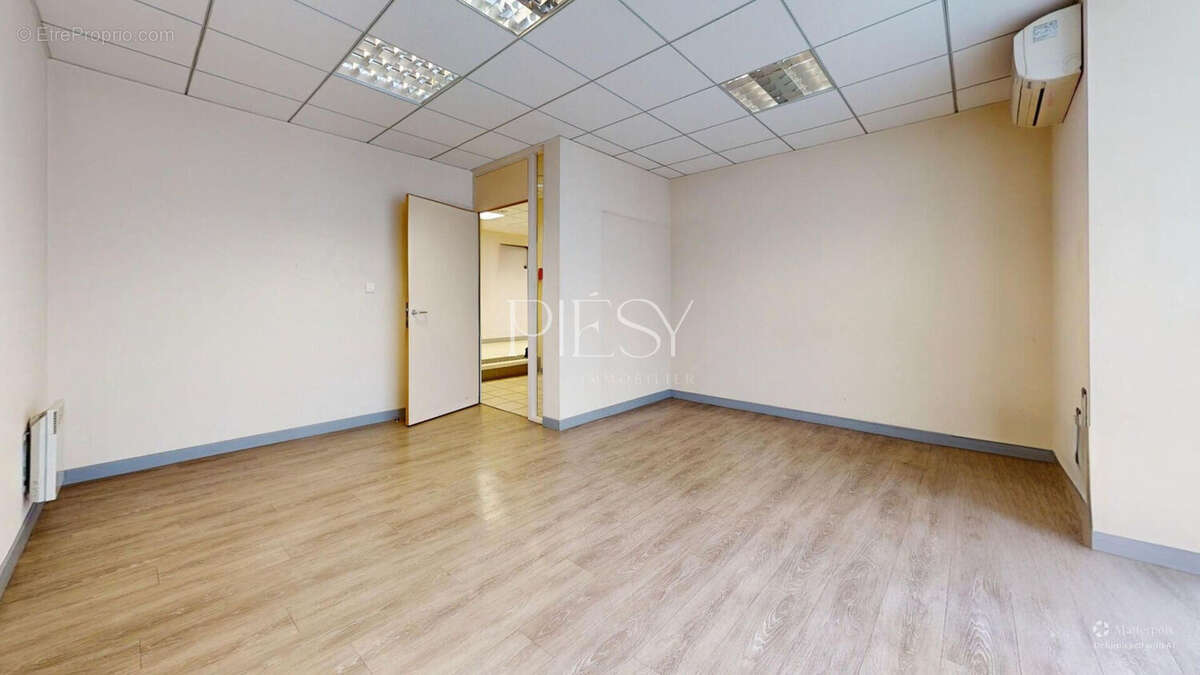 Commerce à VALLEIRY