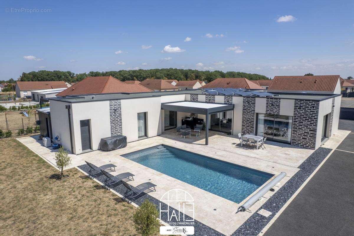 Maison 221 m² à Chateauroux  - photo 2