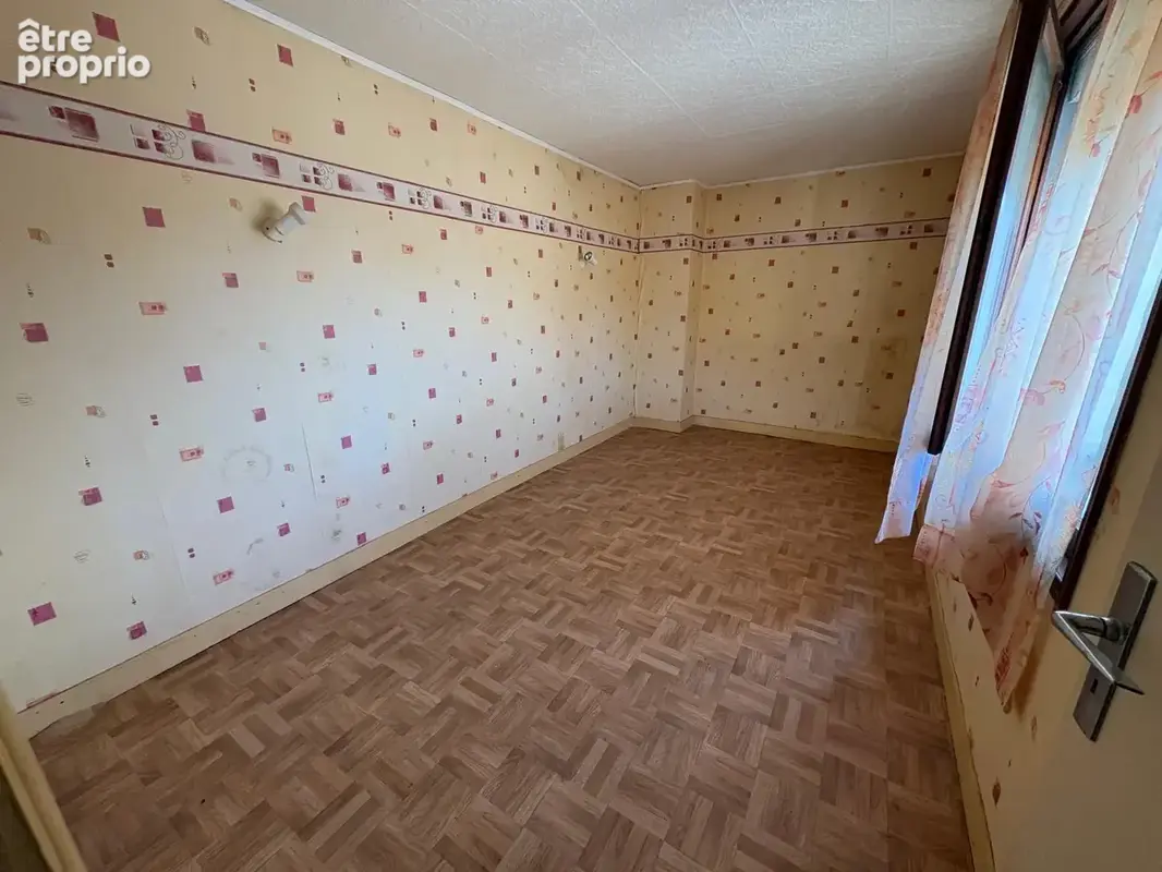Ensemble immobilier de deux maisons à TULLY / 118500 euros - photo 9