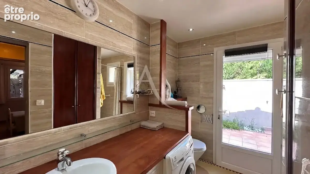 Deux villas avec terrasses garage dependance atelier greoux les bains - photo 11