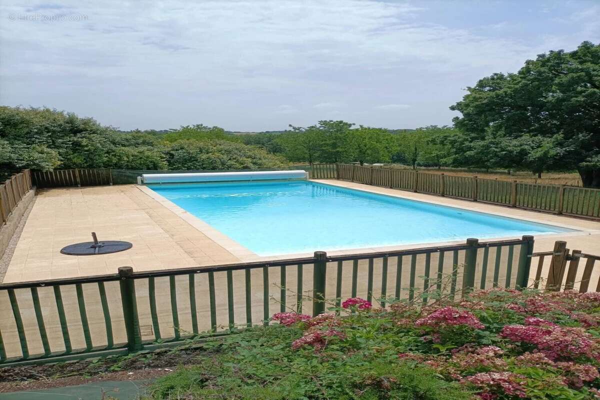 Maison à MONTAIGU-DE-QUERCY