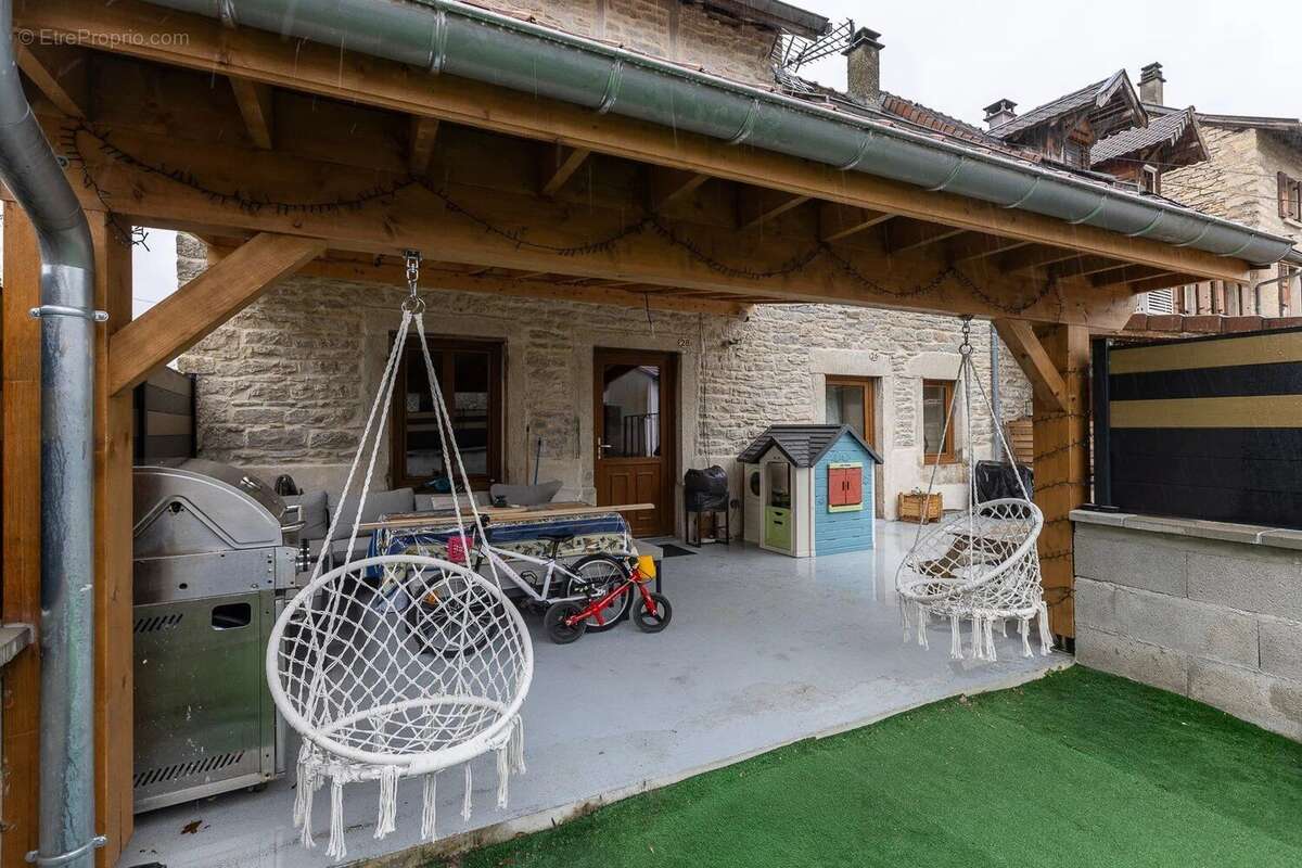 Maison à MONTALIEU-VERCIEU