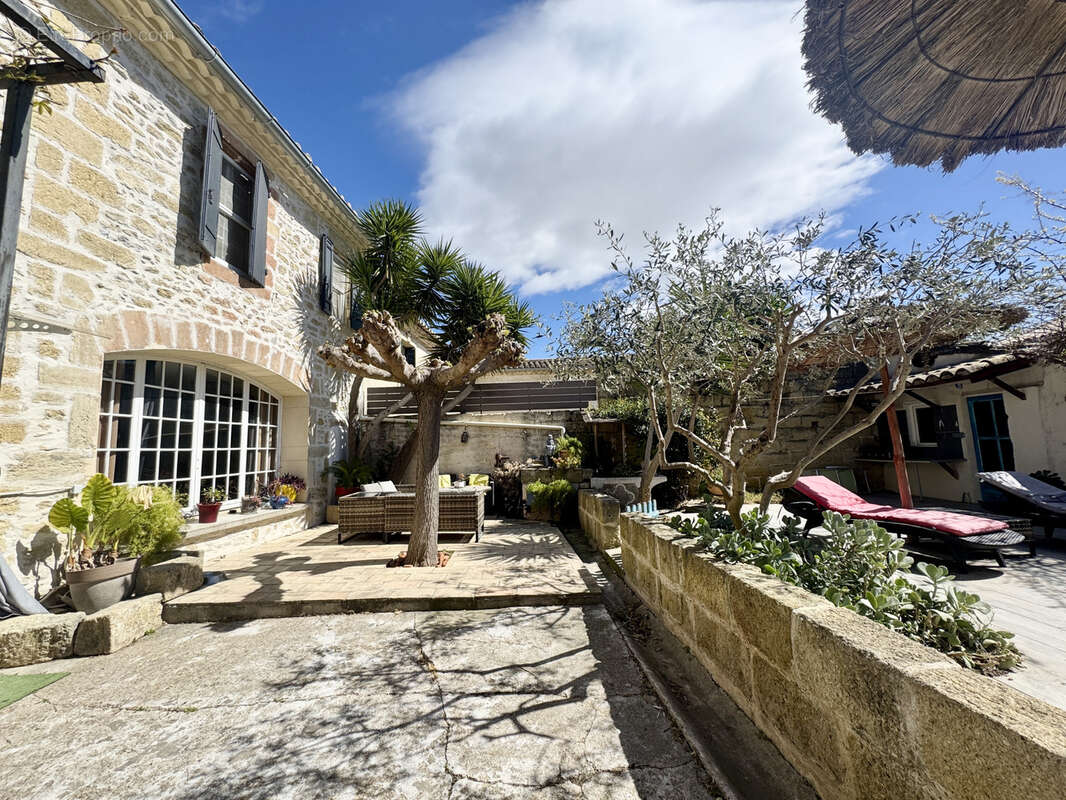 Maison à GALLARGUES-LE-MONTUEUX