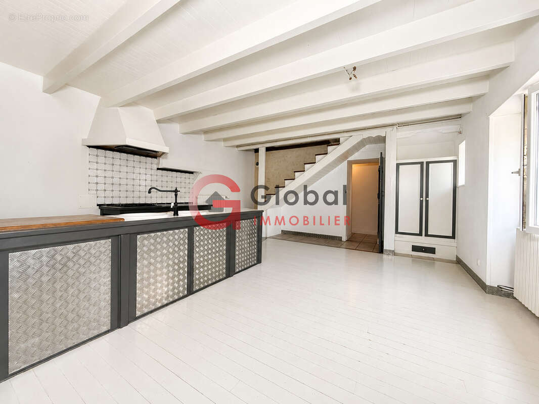 Maison en pierre avec dépendances et terrain clos - photo 5