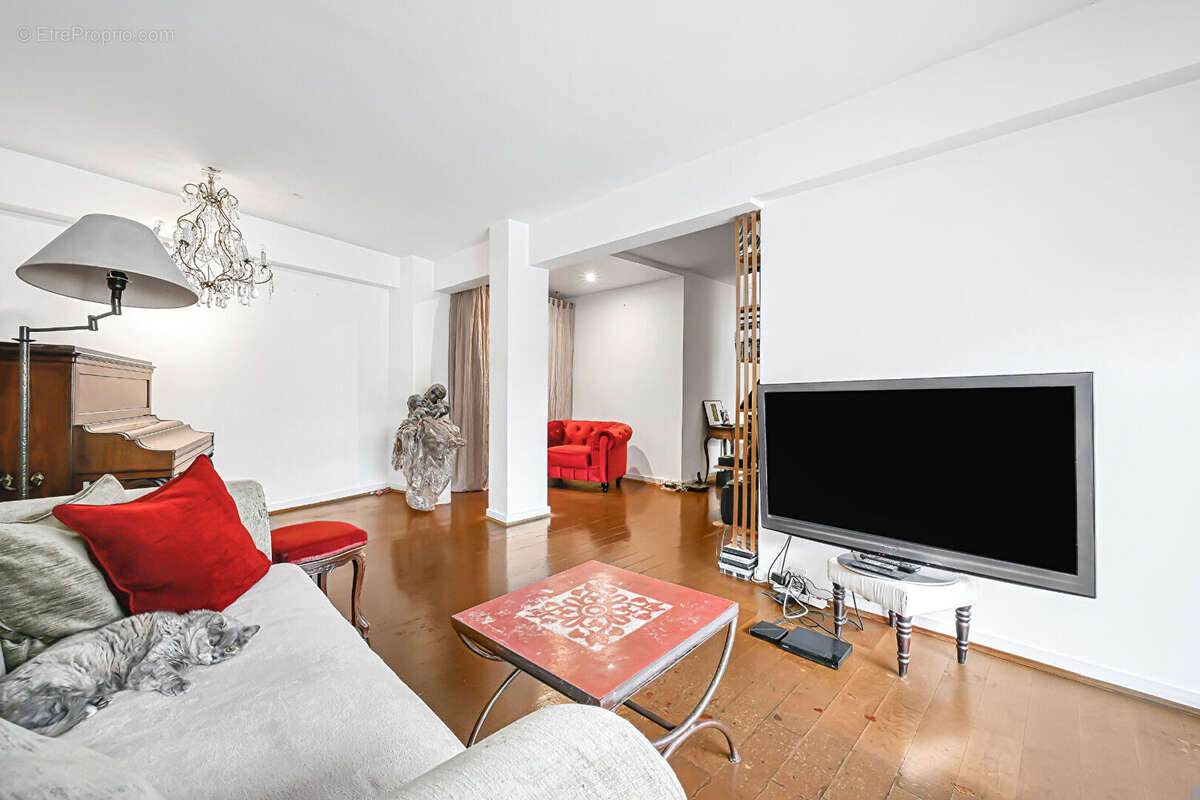 Appartement à PARIS-14E