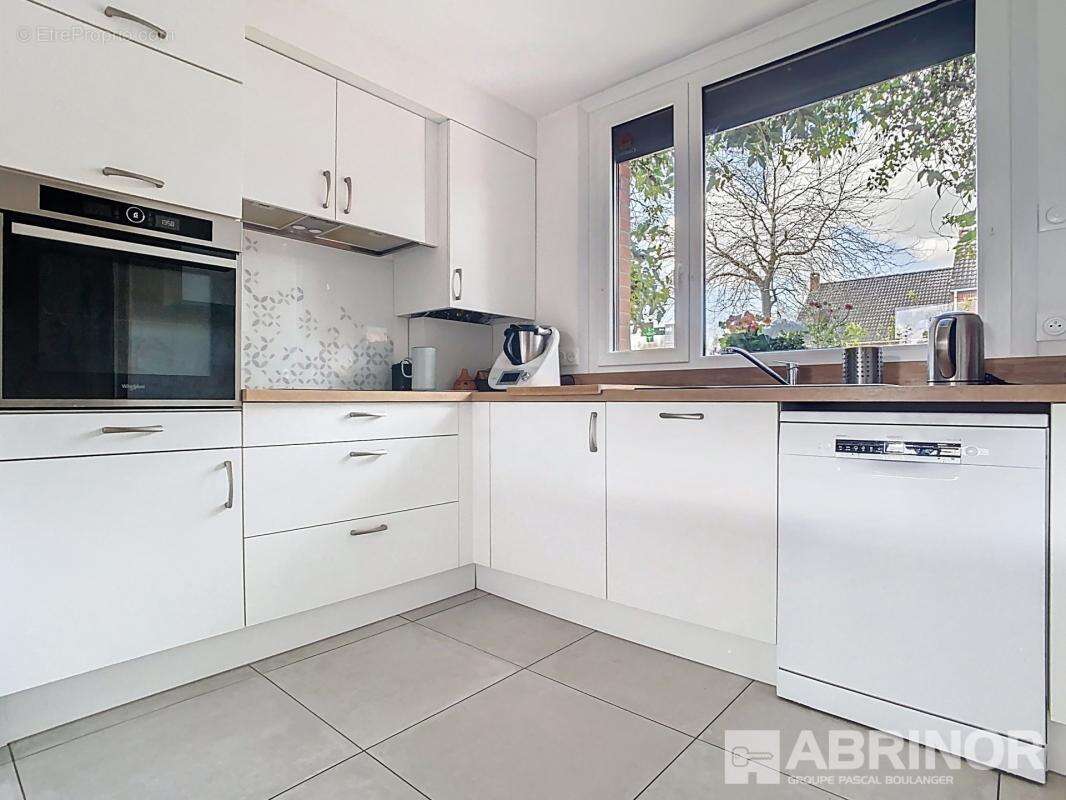 Maison 4 chambres, jardin, garage et stationnement - photo 3