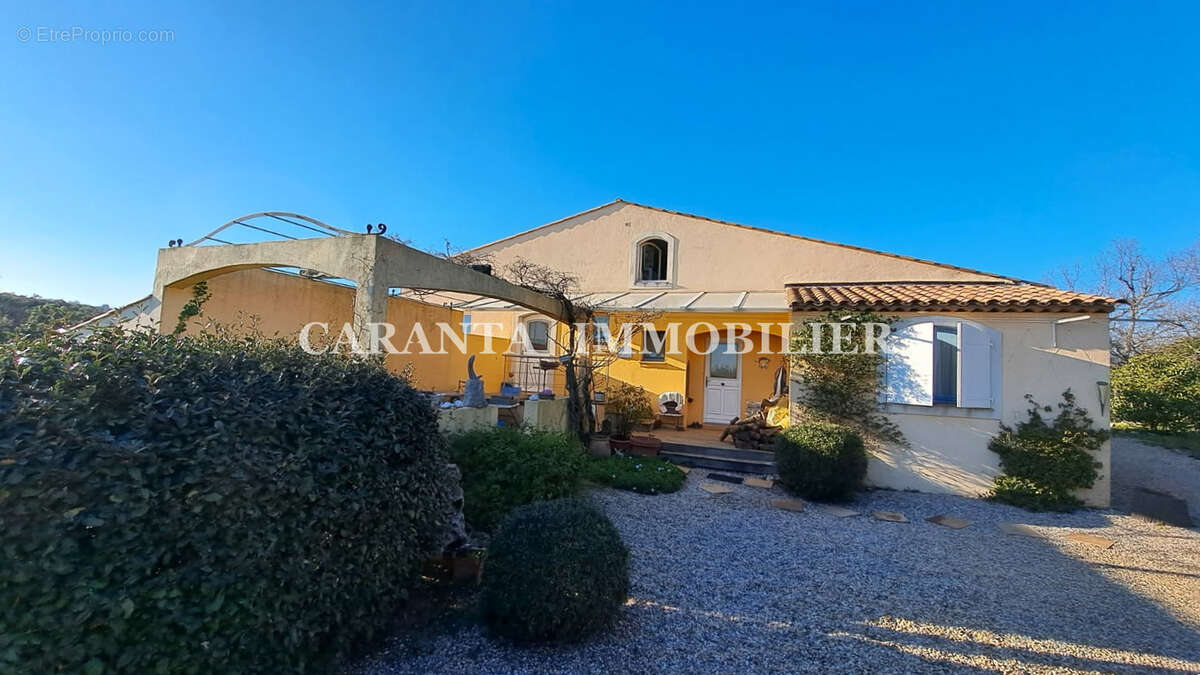 Maison à LA GARDE-FREINET
