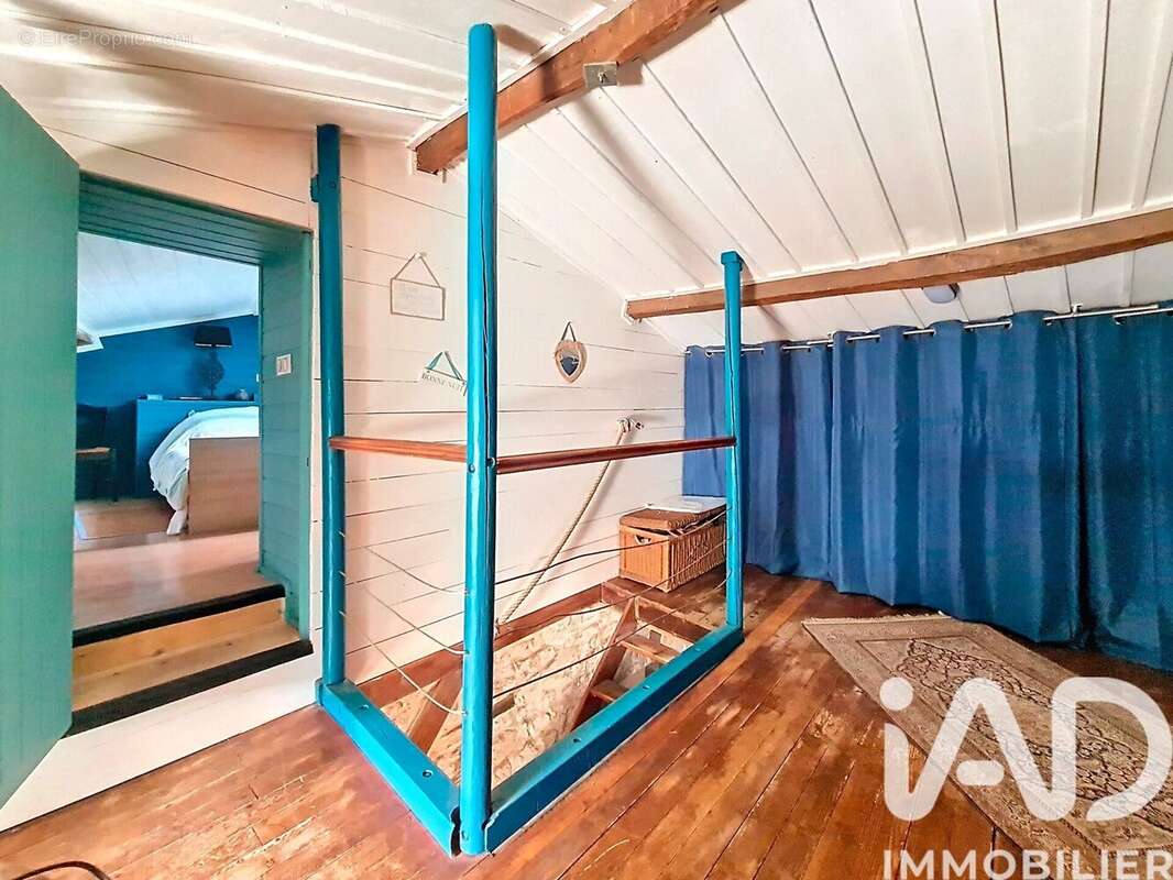 Maison 199 m² à Genouille  - photo 9