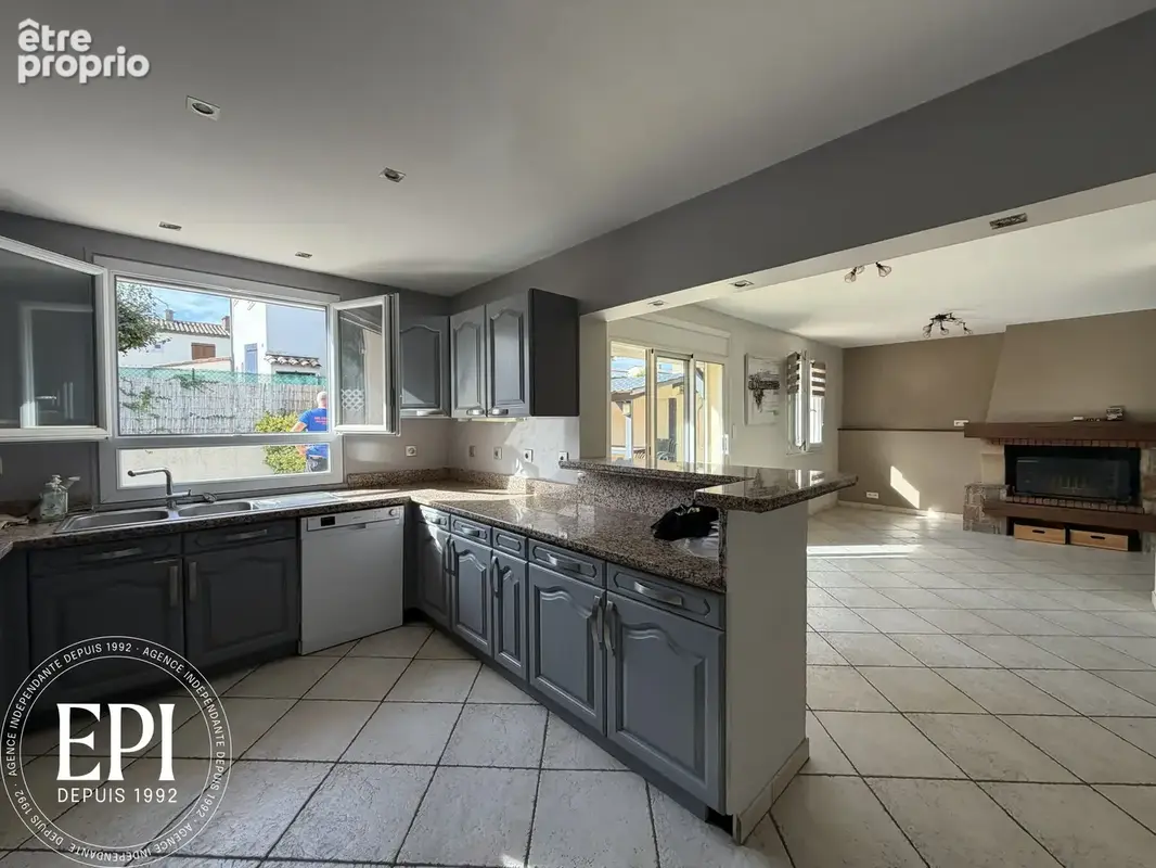 Maison familiale Type 5   120 m2 habitables sur terrain de 295 m2 avec piscine - photo 6