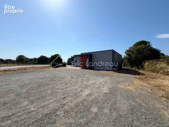 Emplacement privilégié pour cette structure de 110 m2 offrant une excellente visibilité. - photo 2