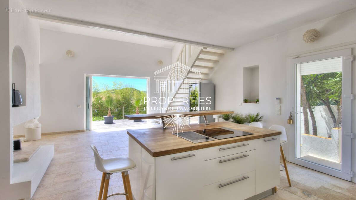 Bormes - le pin - maison de 143m² - garage - dependance - piscine - photo 3