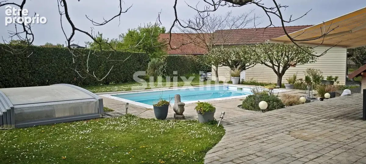 Construction traditionnelle avec piscine sécurisée et garages - photo 4