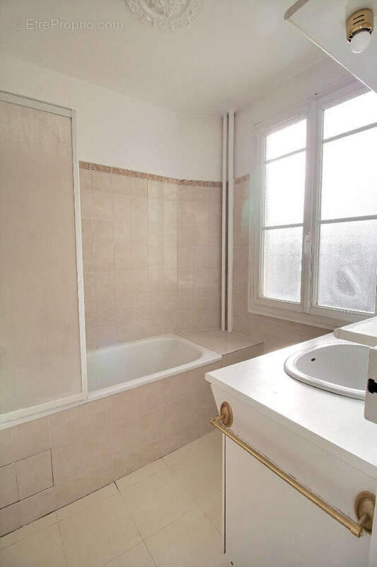 Appartement à LA GARENNE-COLOMBES