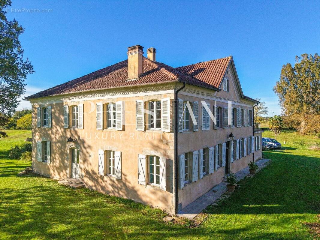 Maison à ORTHEVIELLE