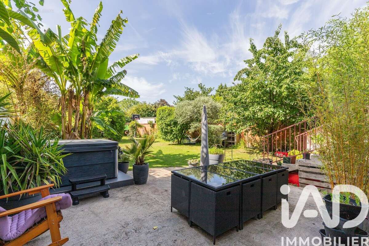 Maison 187 m² à Villeneuve-Le-Roi  - photo 9