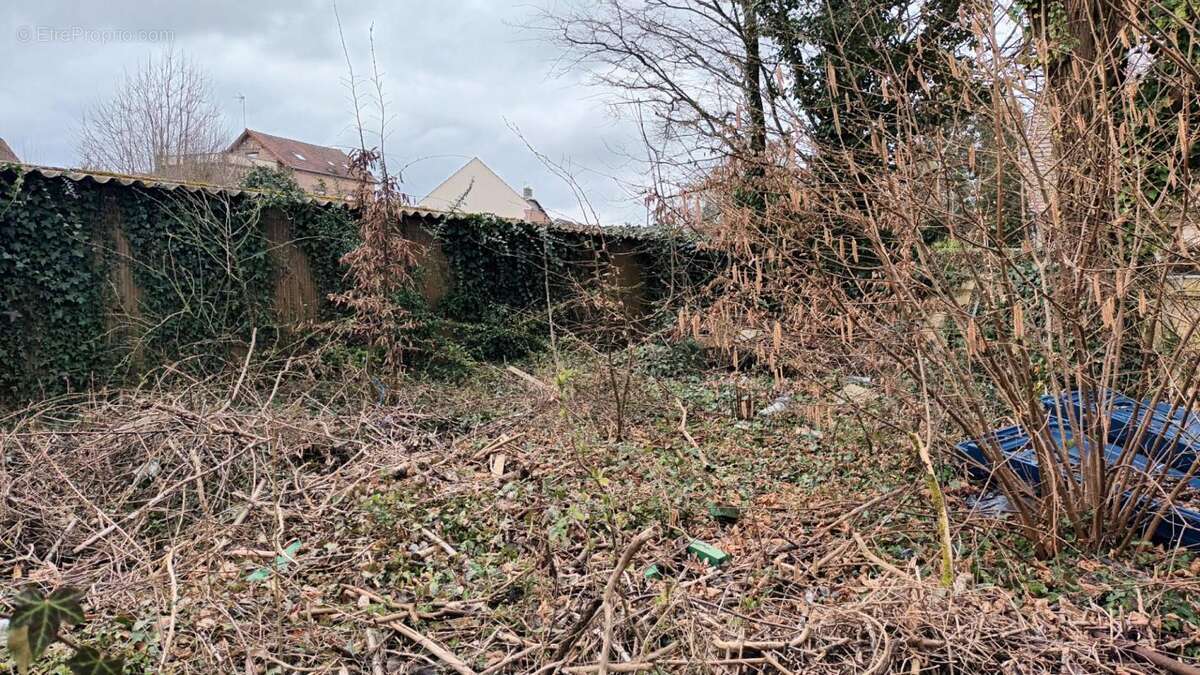 Terrain à NEUILLY-EN-THELLE