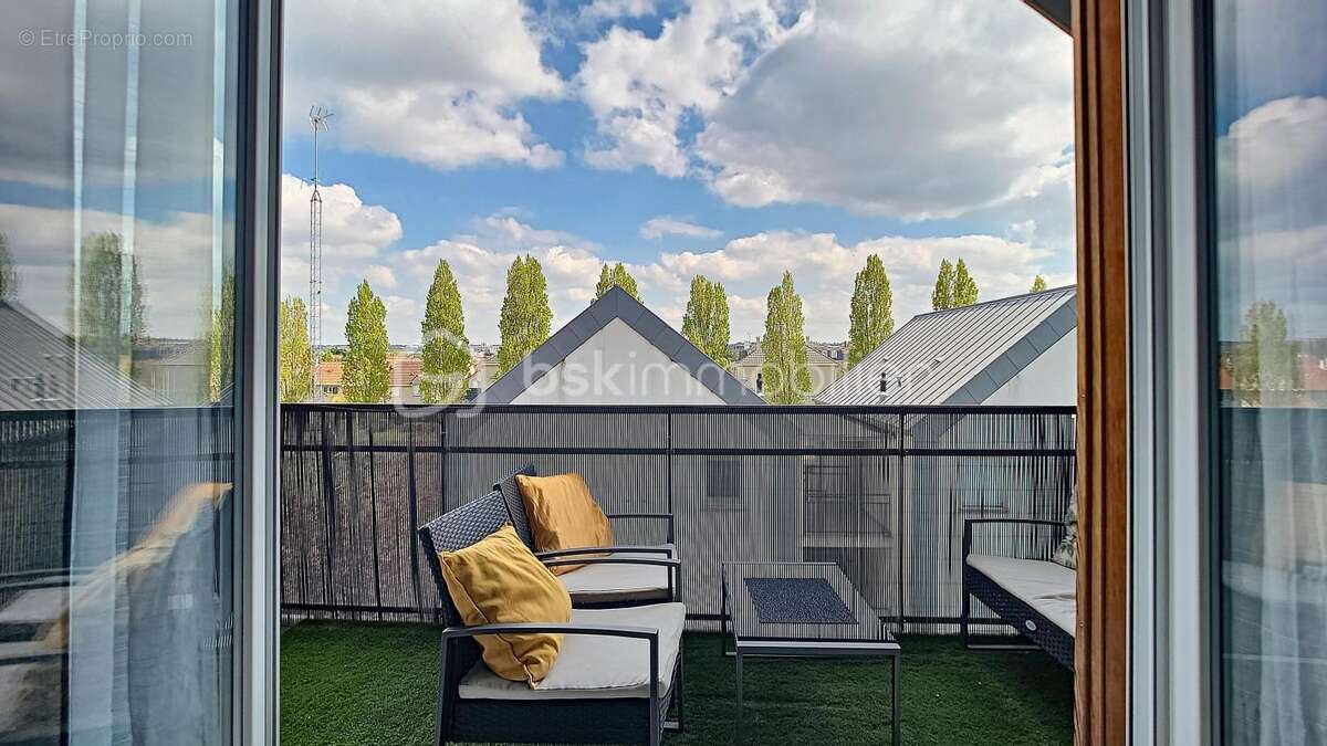 Appartement à LES PAVILLONS-SOUS-BOIS