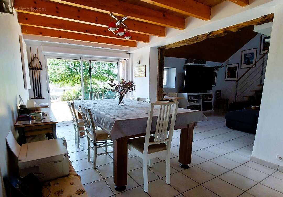 Maison à NEANT-SUR-YVEL