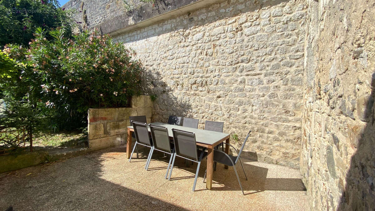 Maison à TONNAY-CHARENTE