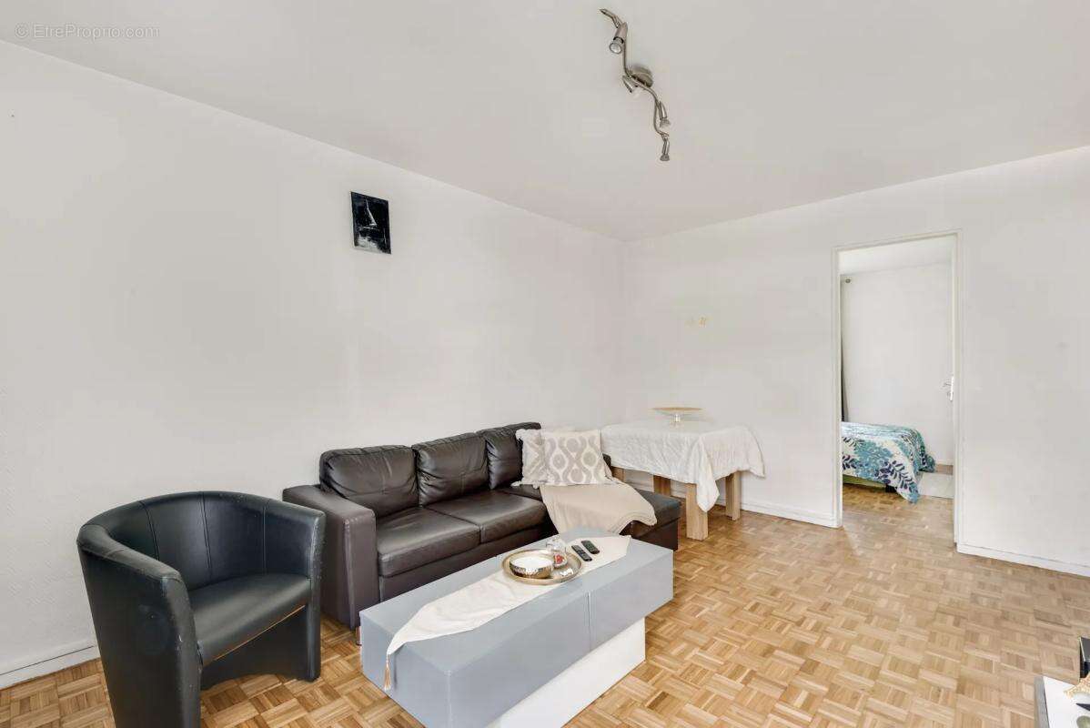 Appartement à VILLENEUVE-LA-GARENNE