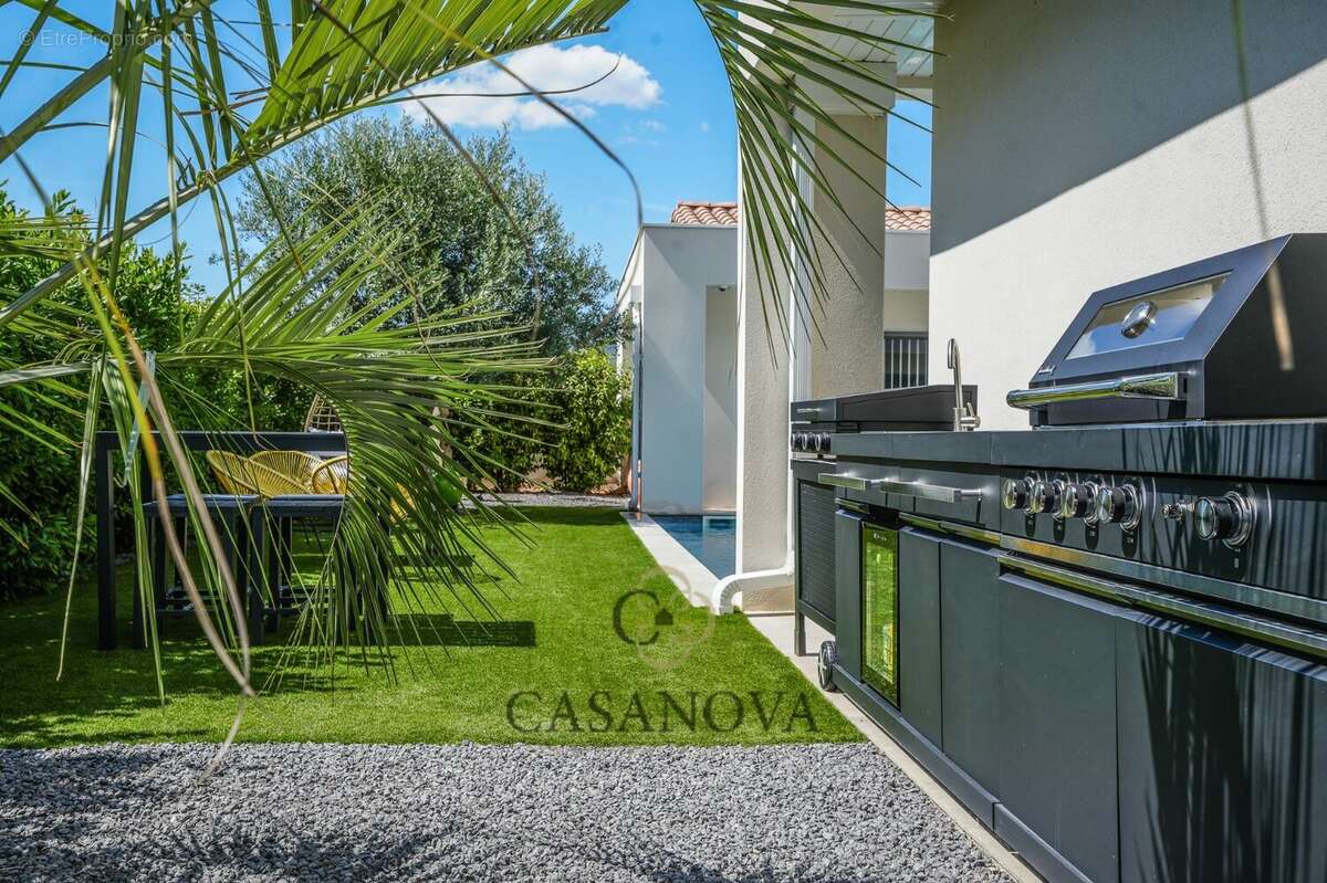 Maison à SAINT-MATHIEU-DE-TREVIERS