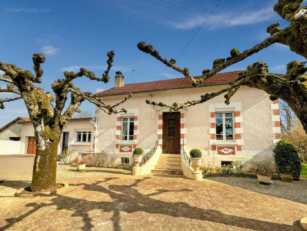 Maison à SARLIAC-SUR-L'ISLE