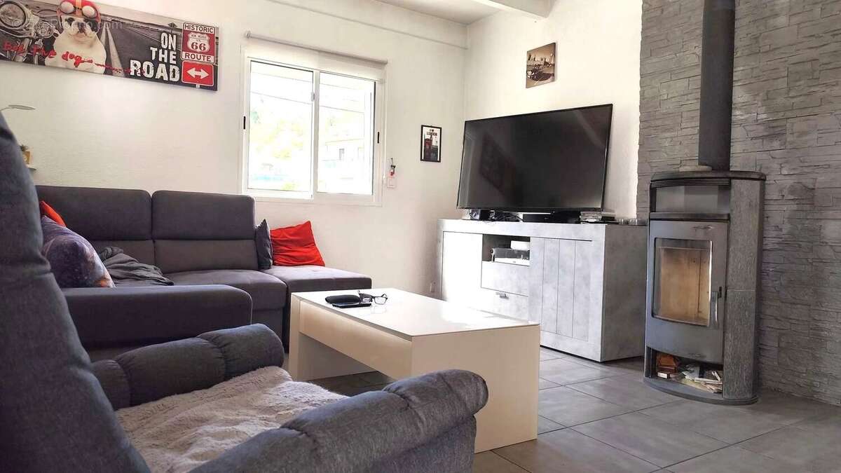 Maison 4 Pièces - Piscine et Garages - photo 6