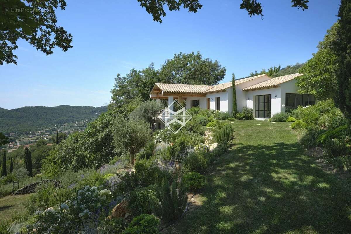 Pays de Fayence : Belle propriété avec vue dominante sur l’arrière-pays - photo 11