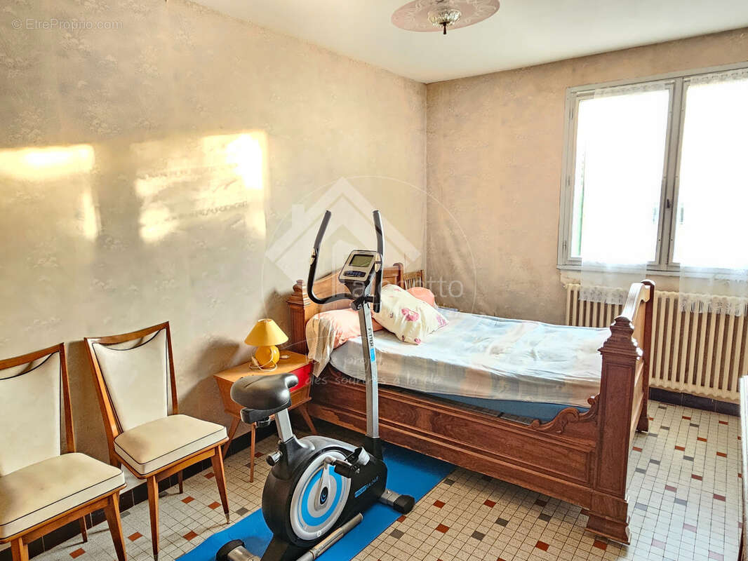 Maison à SAINT-LEGER-SUR-VOUZANCE