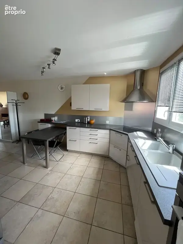 Port Saint-Sauveur   Appartement traversant de 90 m2 avec balcon, garage et vue dégagée - photo 8
