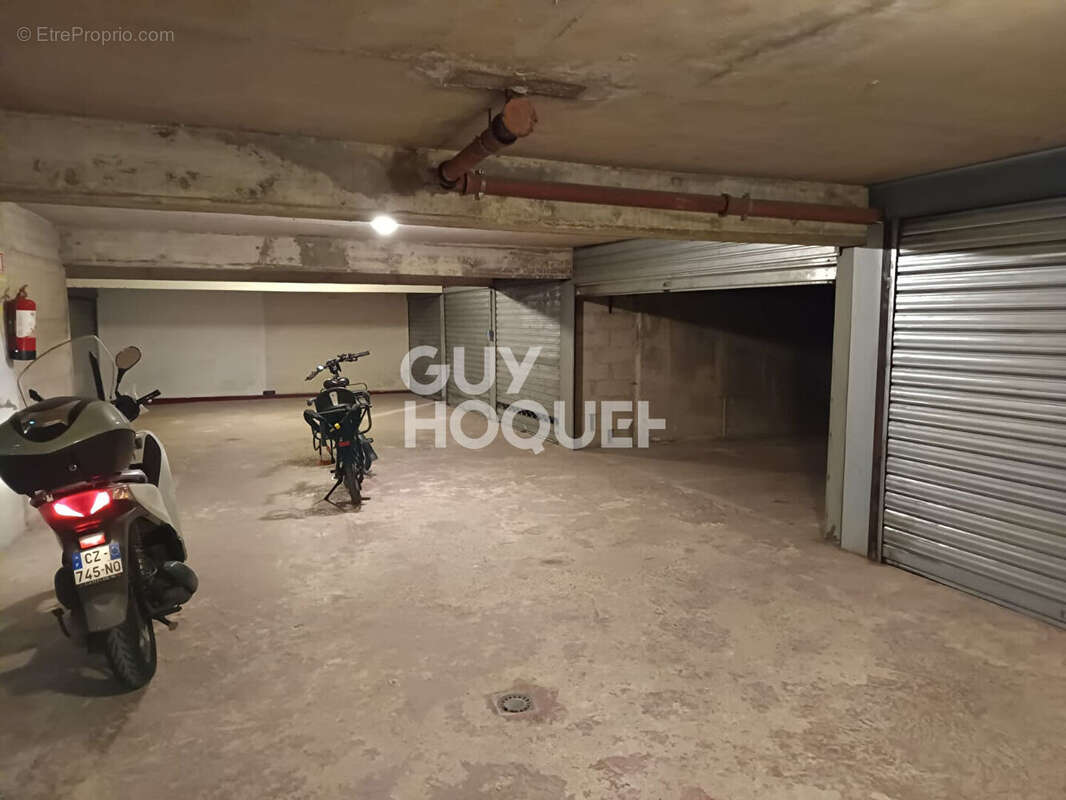 Parking à PARIS-20E