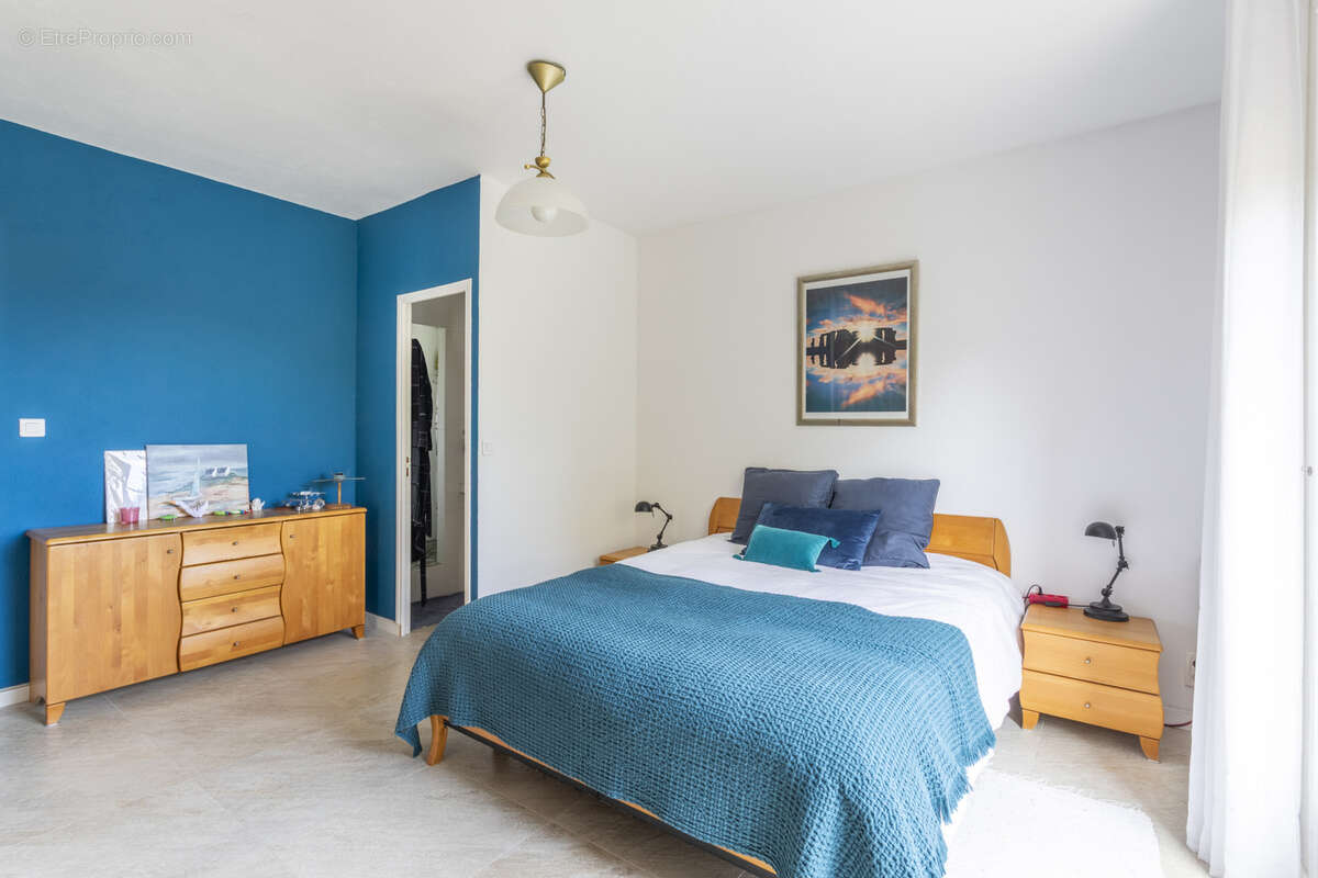 Maison à SIMIANE-COLLONGUE