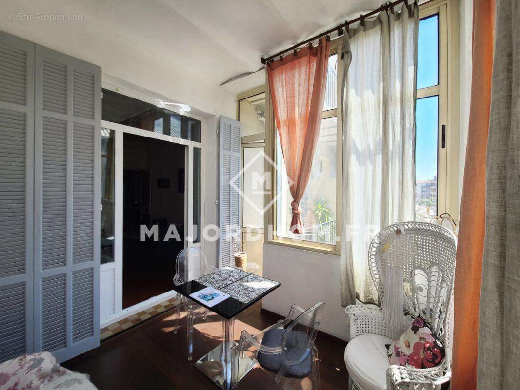 Appartement à MARSEILLE-5E