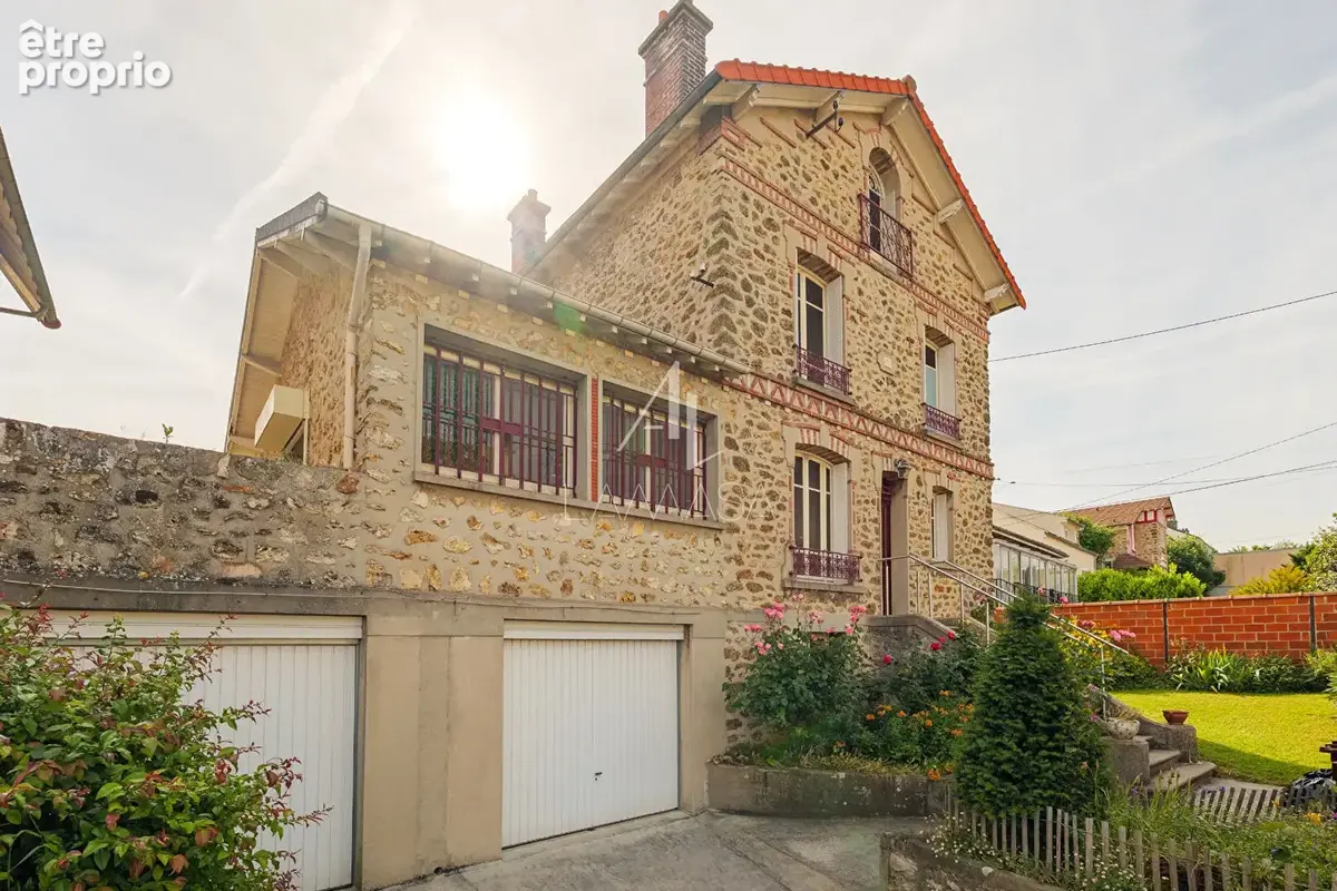 Maison à SAINT-THIBAULT-DES-VIGNES