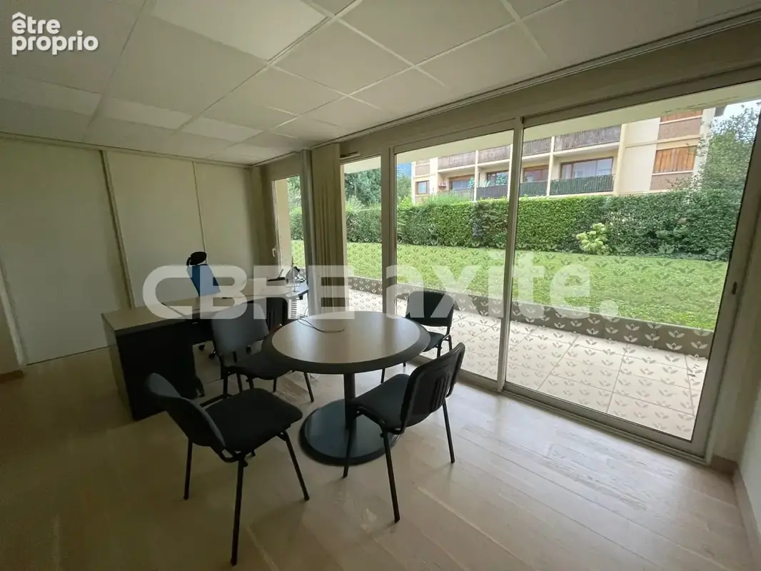 Commerce 170 m² à Annecy  - photo 3