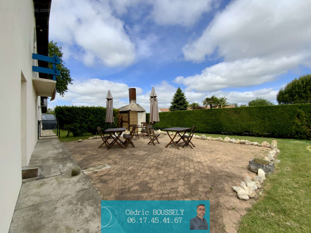 Commerce à SAINT-MARTIAL-DE-VITATERNE