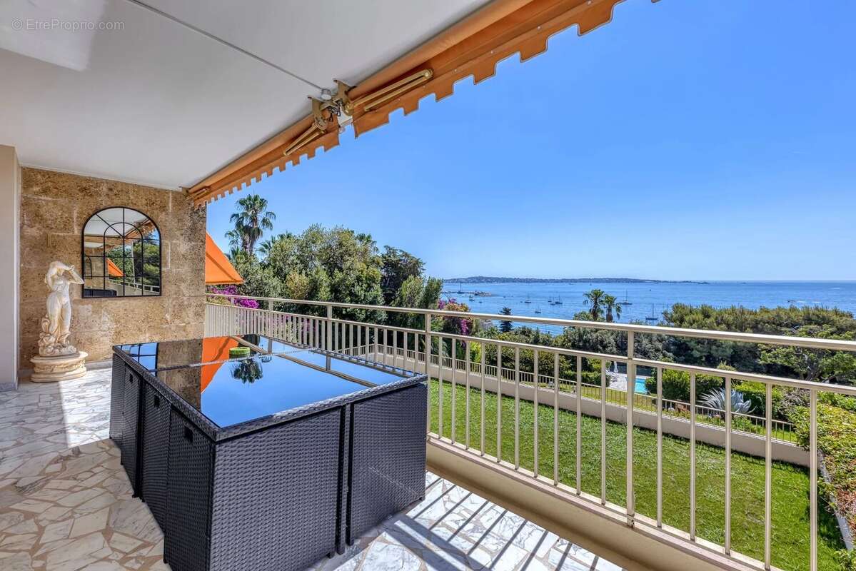 Golfe Juan - Appartement 3 pièces avec vue mer panoramique, garage et cave - photo 21