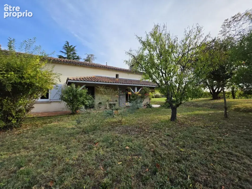 Maison en pierre de caractère à Lamothe-Landerron 214 m², piscine et fort potentiel professionnel - photo 2