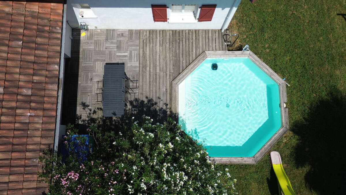 Maison à LARRESSORE