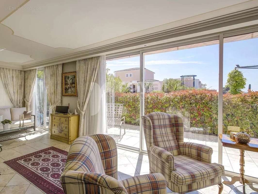 Appartement à MOUGINS