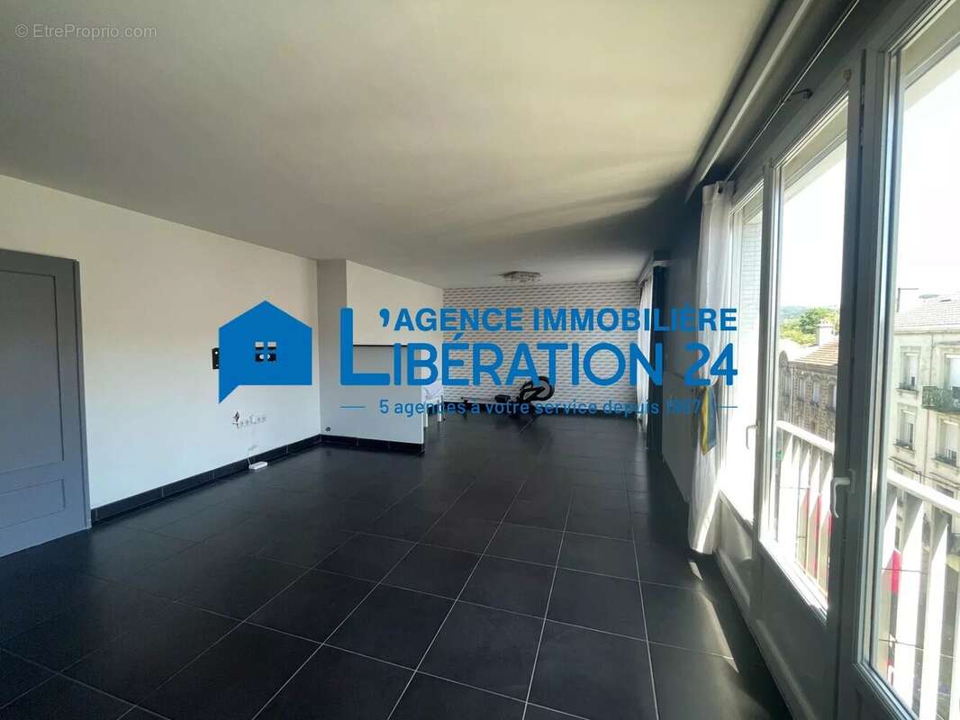 Appartement à LE CHAMBON-FEUGEROLLES