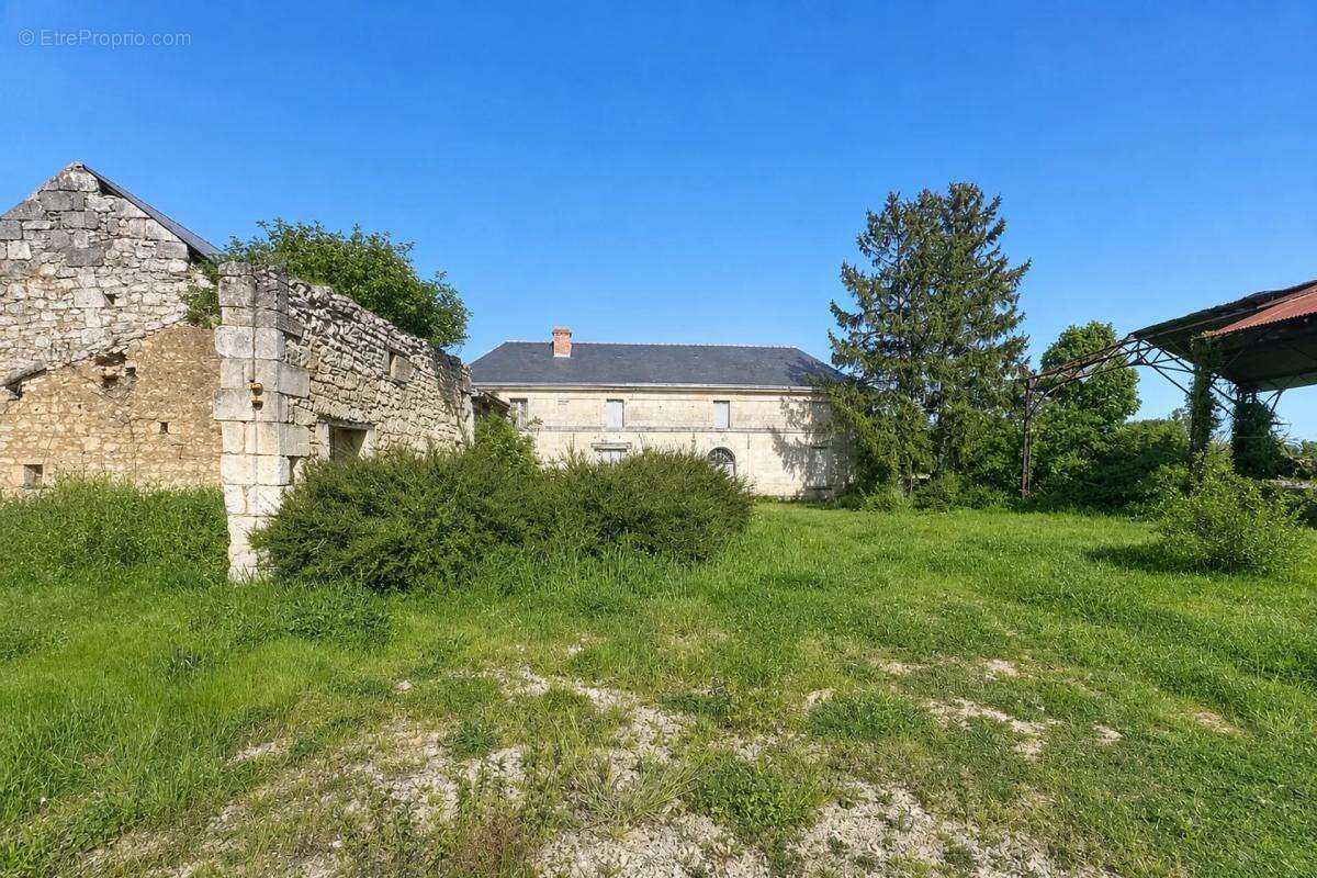Maison à SAINT-MACAIRE-DU-BOIS