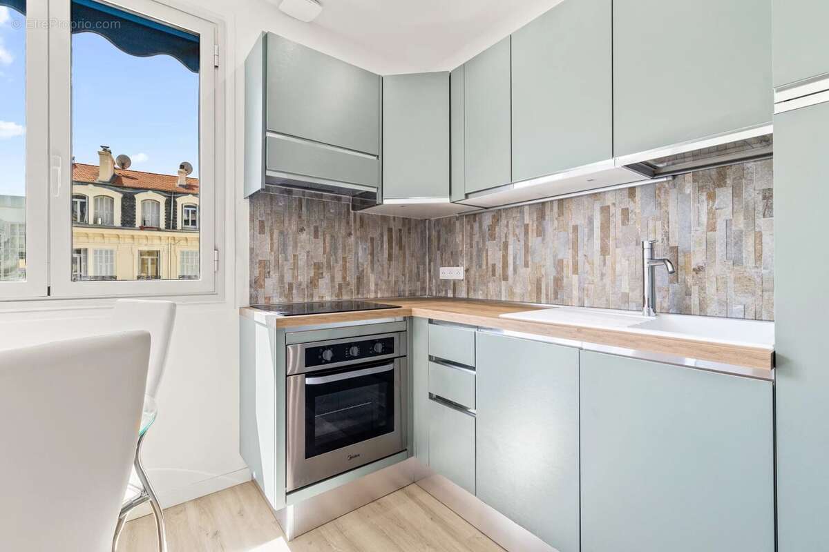 Vente Nice - Carré d'Or - 2 Pièces Rénové - Etage Elevé - photo 6